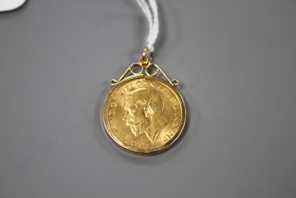A George V 1913 gold full sovereign, in later 9ct gold pendant mount, gross weight 9.4 grams.